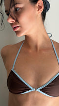 the flora top - dark roast & powder blue